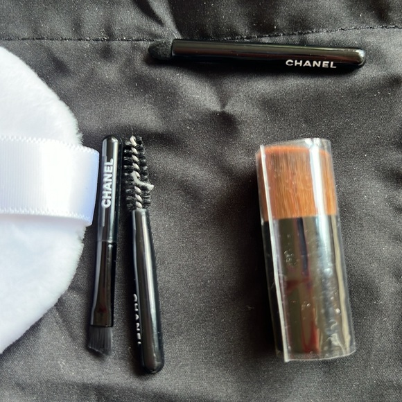 Chanel mini travel brush makeup set - Picture 3 of 5
